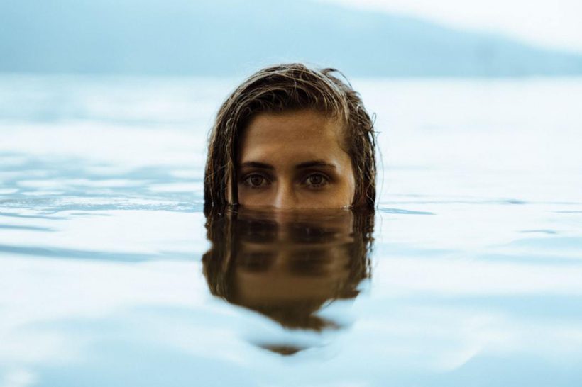 Hoofd in water